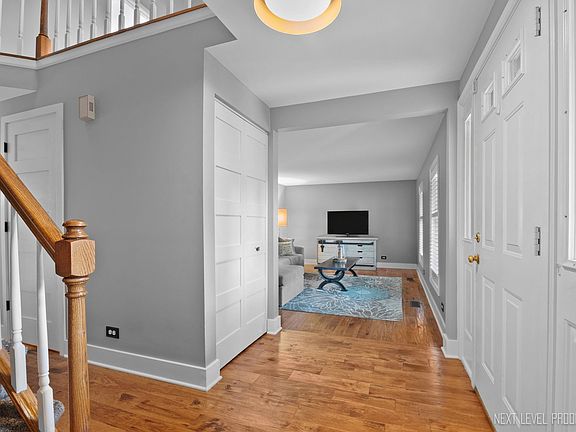 3rd image of 905 Fox Chase Cir