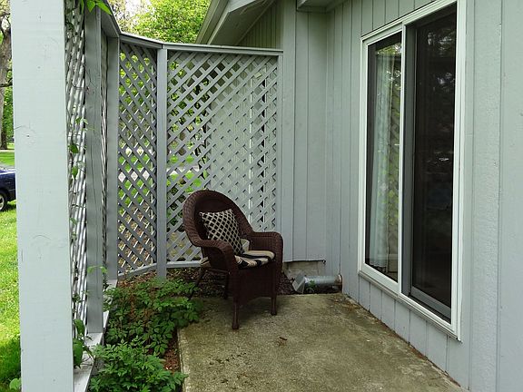 MAIN LEVEL BEDROOM PRIVATE PATIO