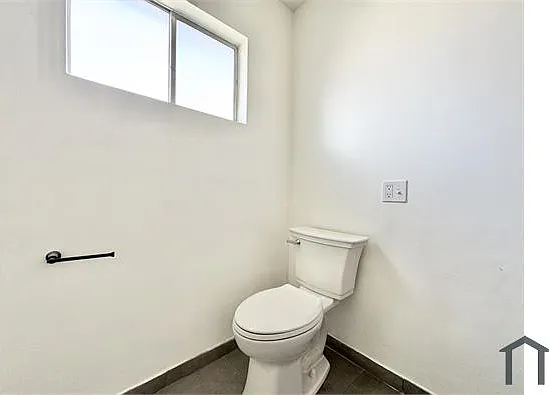 305 E Plymouth St #4 — Photo 10