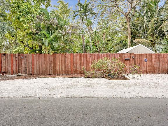 2nd image of 715 SW 14th Terrace