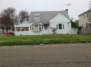 603 Granada Pkwy, Lindenhurst, NY 11757