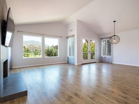 4th image of 2725 Blackbush Ln