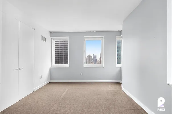 Rented by REZI | media 17