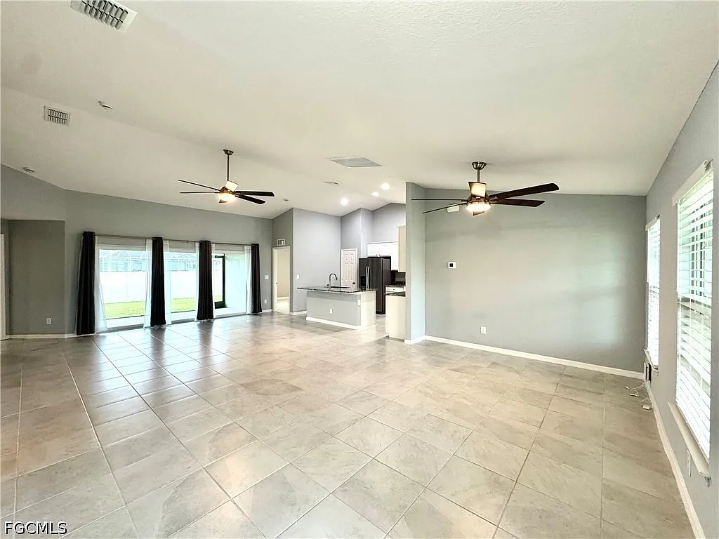 4 bed, 2.0 bath, 1830 sqft, $2,100 — Photo 4