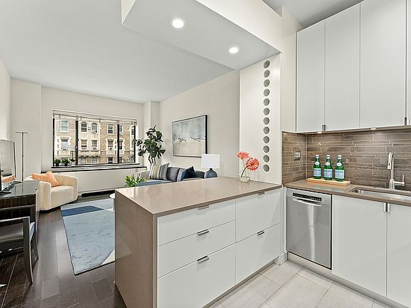 4th image of 130 W 79th St APT 16D