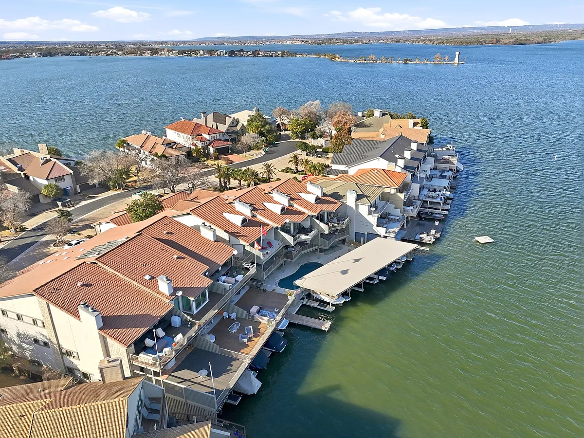 Building Photo - 403 Island Dr #202