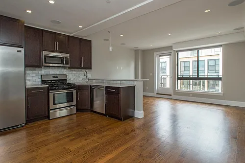 339 D St #15 Photo 1