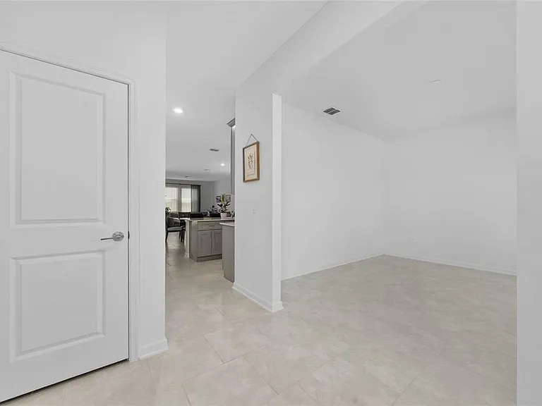 4132 Jespersen St — Photo 5