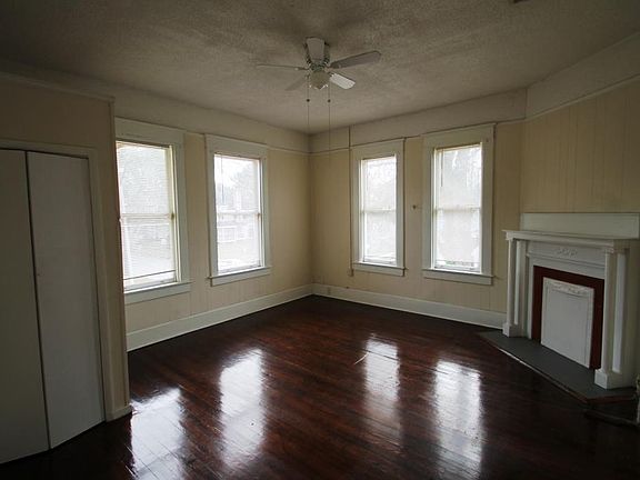 2nd image of 917 Harmon St #B