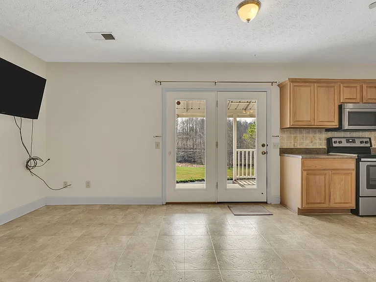 7506 Sleepy Hollow Rd — Photo 7