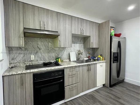 1086 NW 110th St, Miami, FL