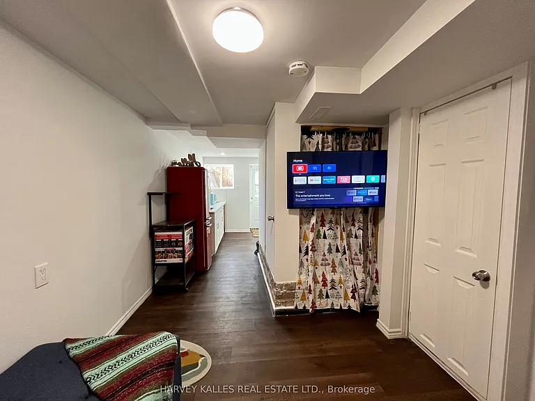 26 Leyton Ave #LOWER — Photo 15