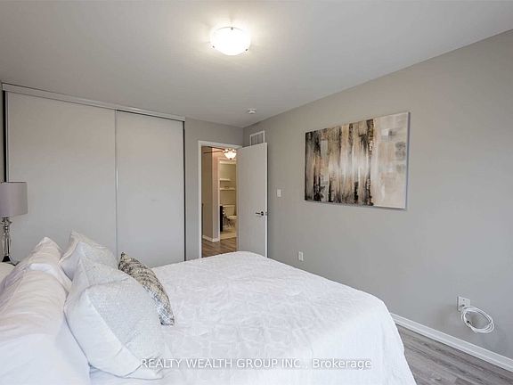 2nd image of 26 Bruce St #12