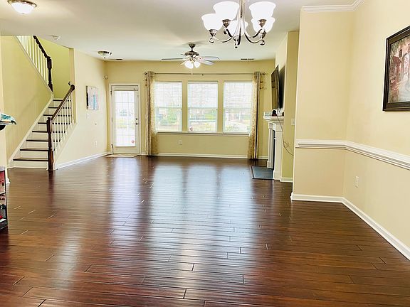 Huge living /dining space with open floor concept (plenty of sunlight)