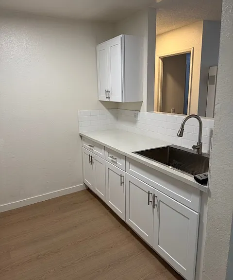 900 Rose Ave #1 — Photo 7