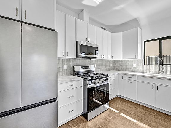 5th image of 618 N Vista St