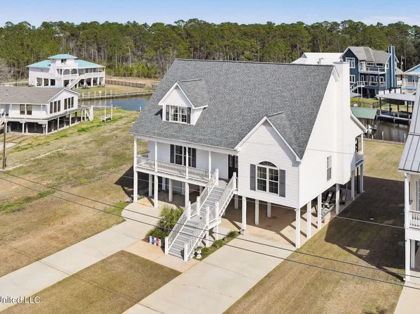 210 Hackberry Dr, Pass Christian, MS 39571