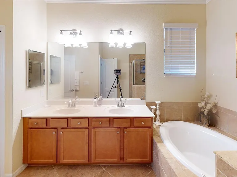 12659 Richezza Dr — Photo 10