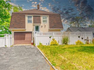 13 Riverside Ave, Mastic Beach, NY 11951