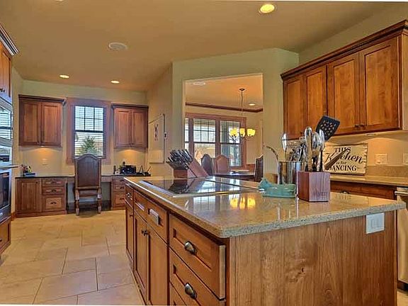 5th image of 1701 Green Vistas Dr