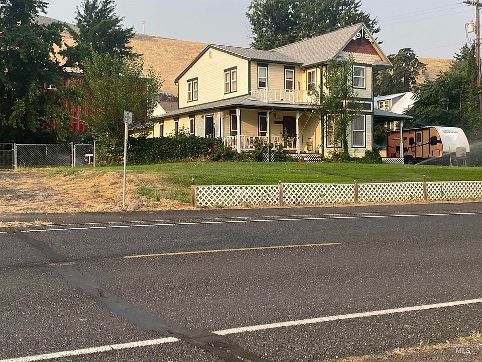 1st image of 1204 1st St