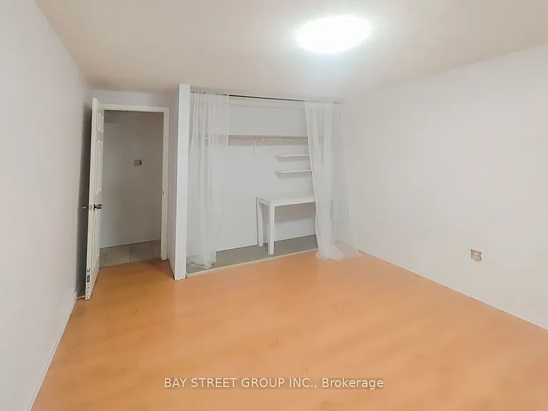 38 Noecker St #UPPER FLOOR — Photo 11