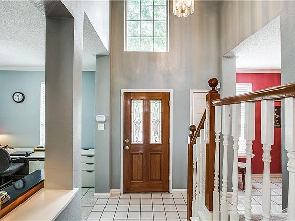 3rd image of 704 Cottonwood Bend Dr