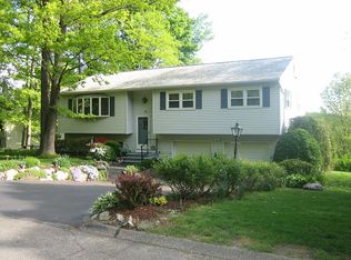 20 Hollandale Rd, Danbury, CT 06811