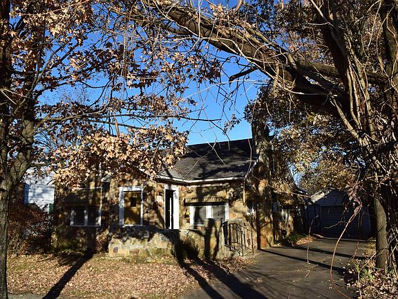 2nd image of 318 N Kansas Ave