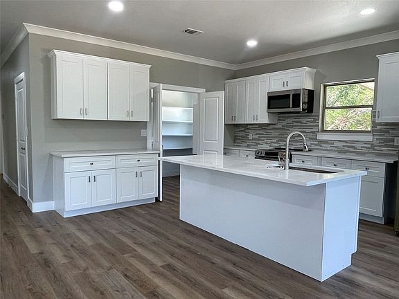 3rd image of 4311 Mountain Hollow Dr