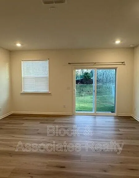 2040 Oakdale Dr — Photo 23