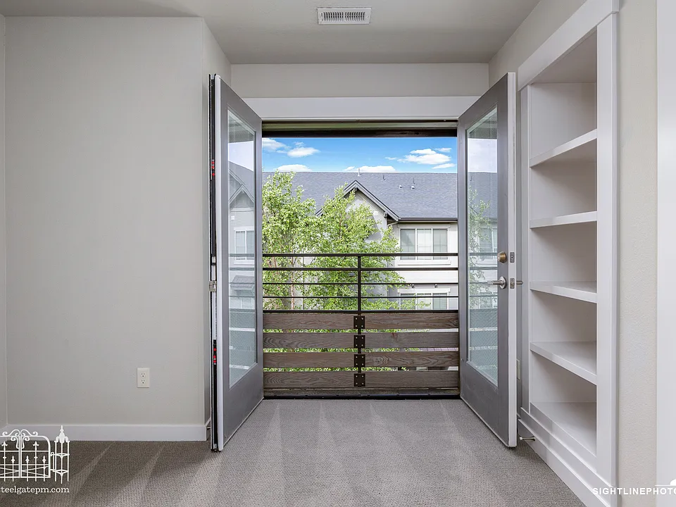3287 E Thoroughbred Ln #3287