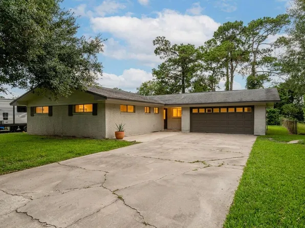 121 Glynn St, Bridge City, TX 77611