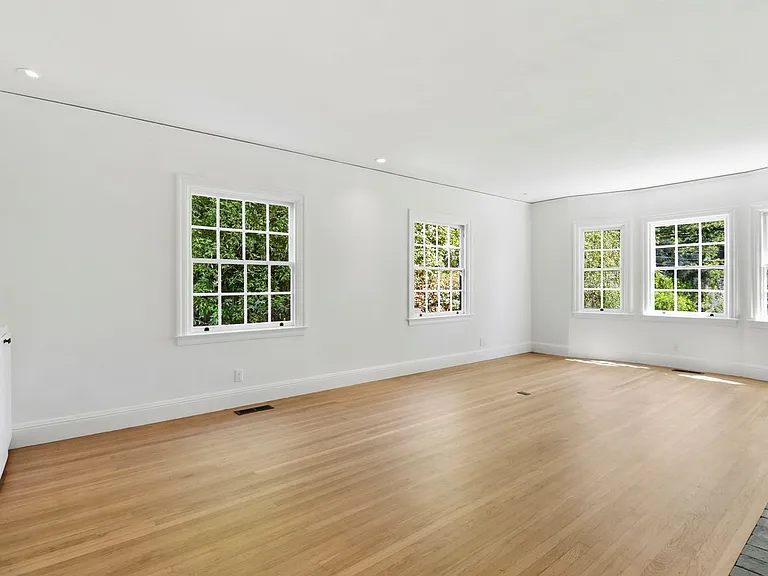 30 Walnut Ave — Photo 6