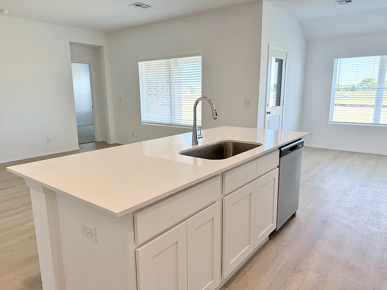 1609 E Gary St — Photo 13