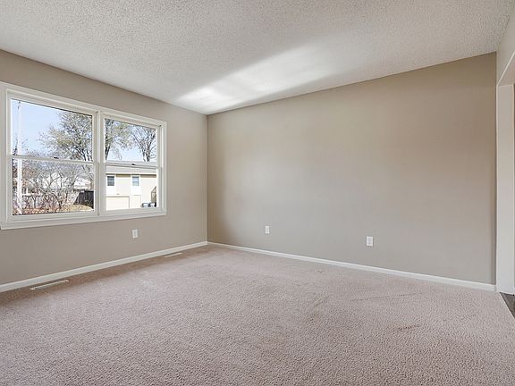 5th image of 2001 Parkwood Dr