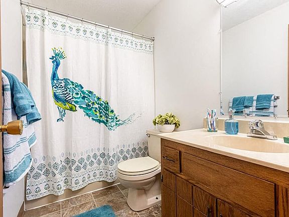 Spacious Bathrooms To Make Morning Routines Easy