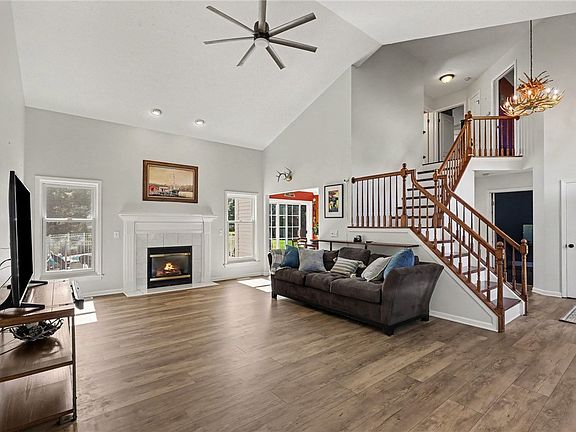 4th image of 517 Willowgate Dr