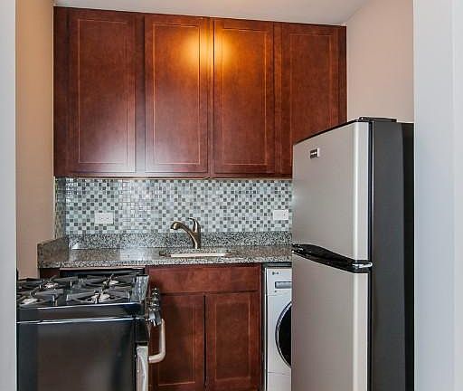 4th image of 550 W Arlington Pl APT 312C