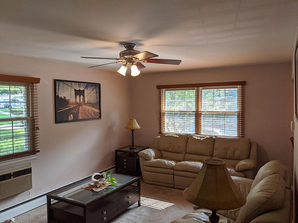 1st image of 36 Parkside Dr #36