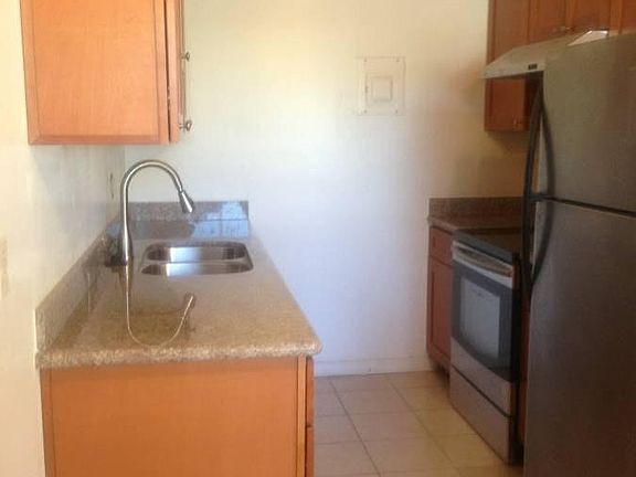 4th image of 142 S Bernardo Ave #1