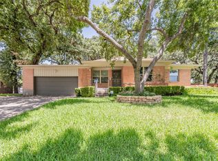 1233 Fair Oaks Dr, Irving, TX 75060