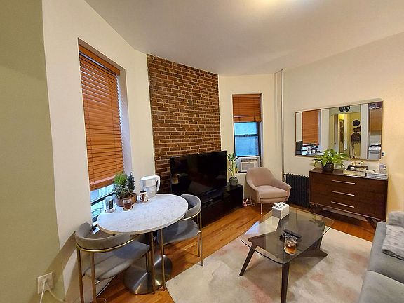 2nd image of 120 E 82nd St APT 14