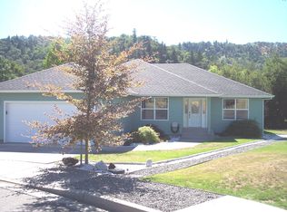 324 Village Dr, Winchester, OR 97495