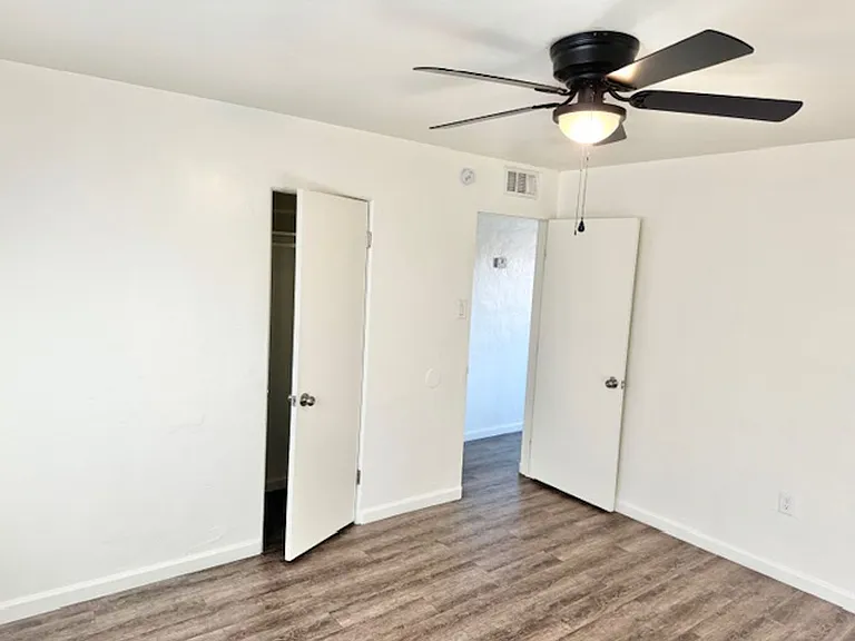 5927-5939 W Rose Ln #5947 — Photo 42