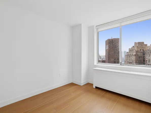 420 East 54th Street image 4 of 40