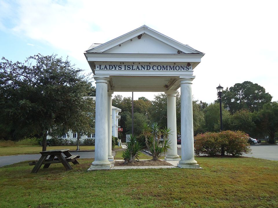 1st image of 125 Ladys Island Cmns