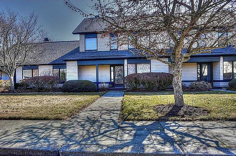 2nd image of 7 Baldwin Ct #7