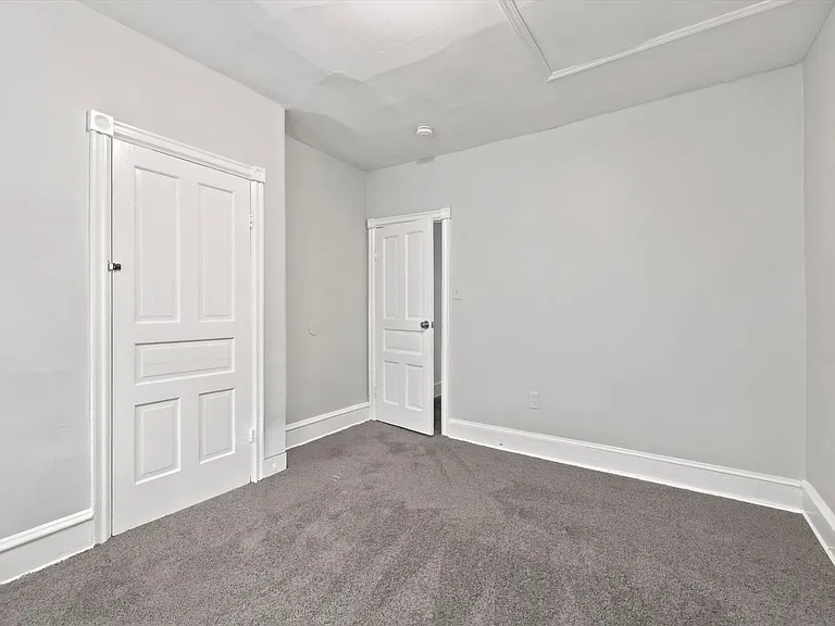 502 N Clayton St — Photo 13