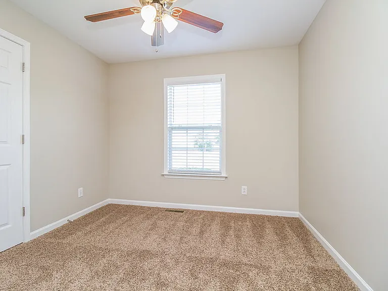 2619 Danbury Cir — Photo 15